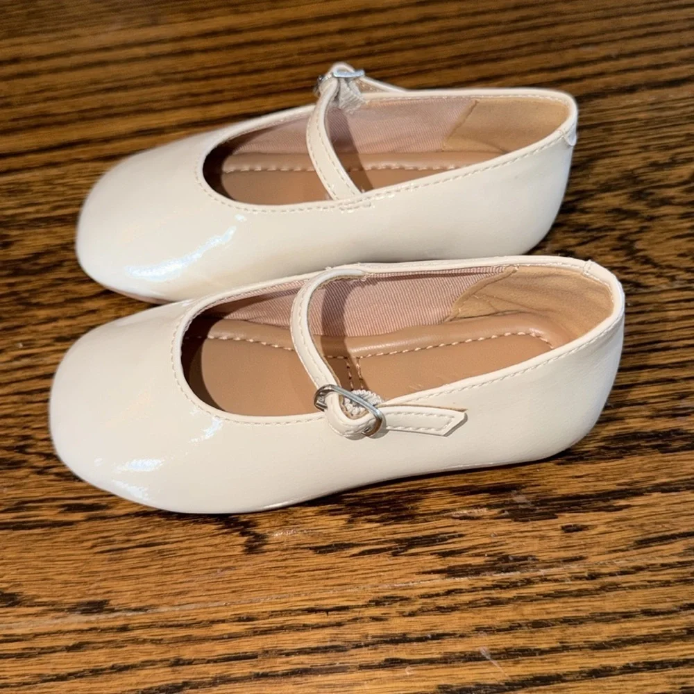 NWOT ZARA PATENT BALLET FLATS 22